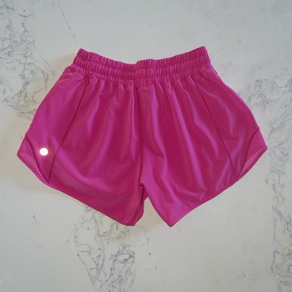 LULULEMON SONIC PINK HOTTIE HOT SHORTS - Picture 2 of 5